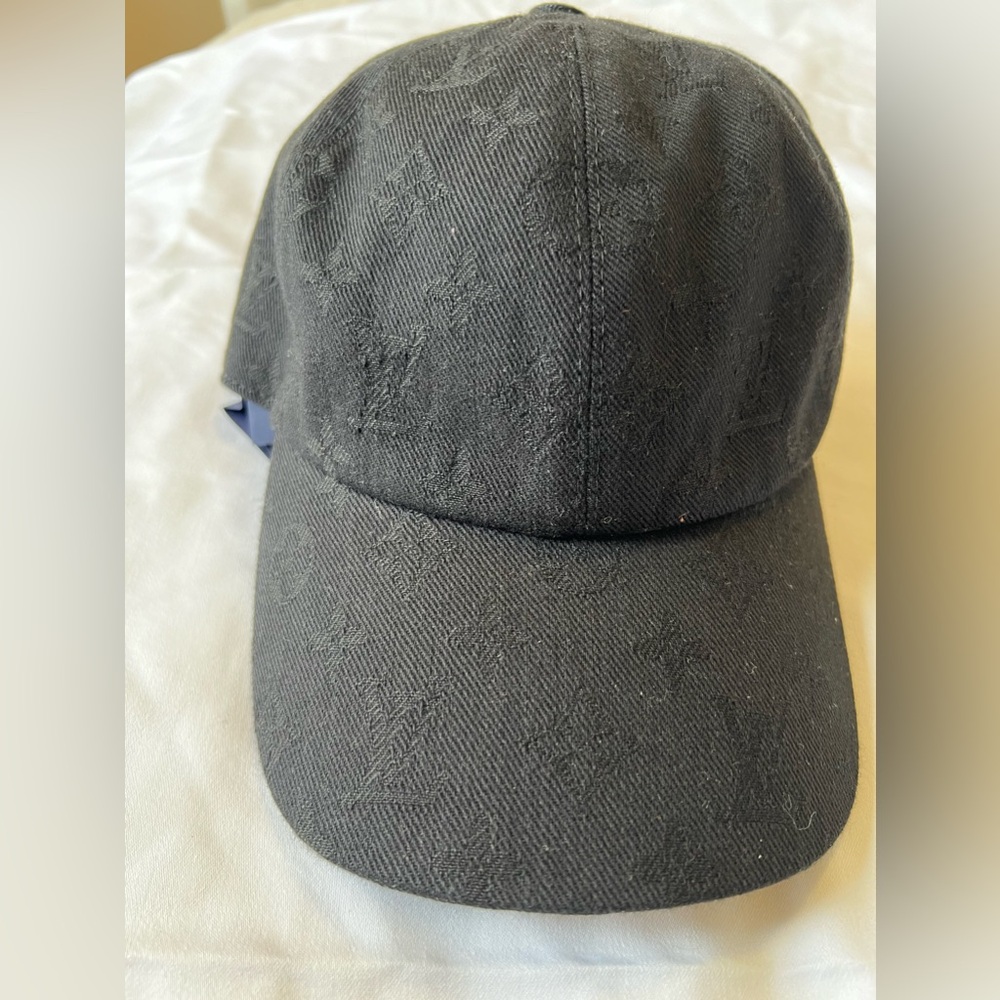LV black Monogram Essential cap size 58